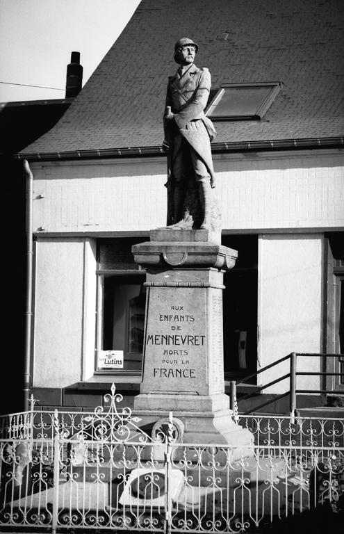 Monument aux Morts de la Guerre de 1914-1918 à Mennevret