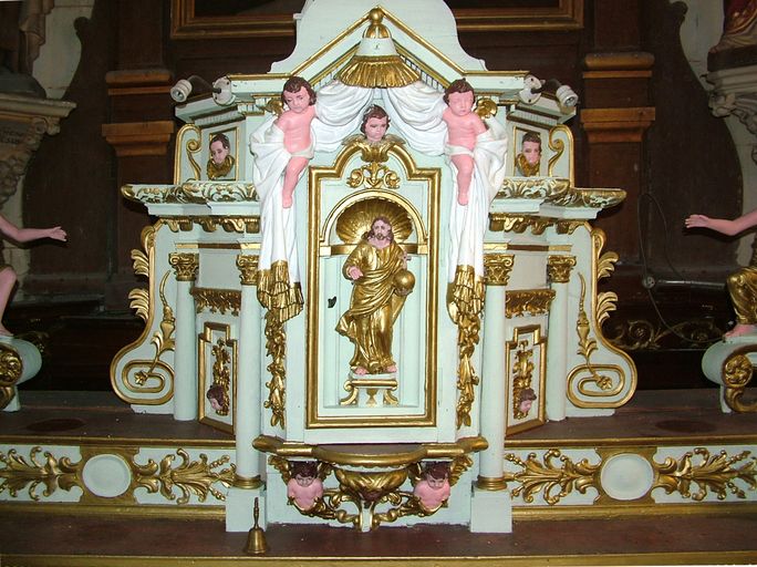 Ensemble du maître autel (autel tombeau, degré et gradin d'autel, tabernacle architecturé à dais d'exposition, statuettes)