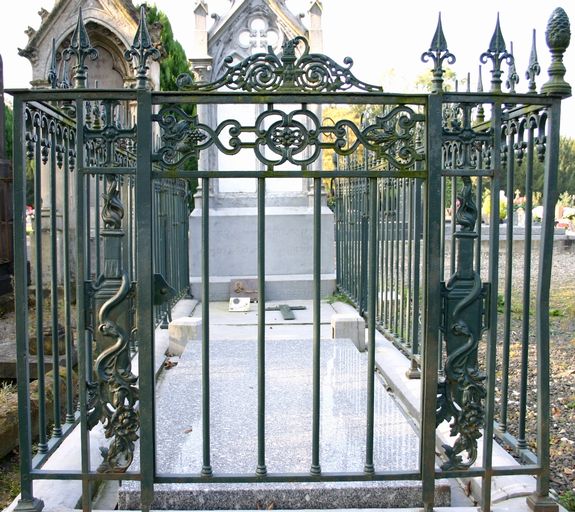 Tombeau (stèle funéraire) de la famille Morel-Delignière et des familles Claveau et Devisse