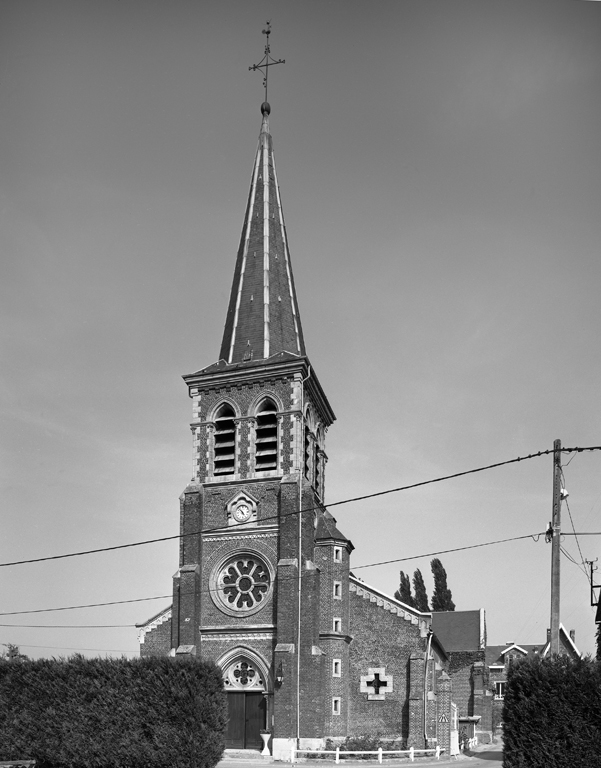 Eglise paroissiale Sainte-Madeleine et cimetière de Tupigny