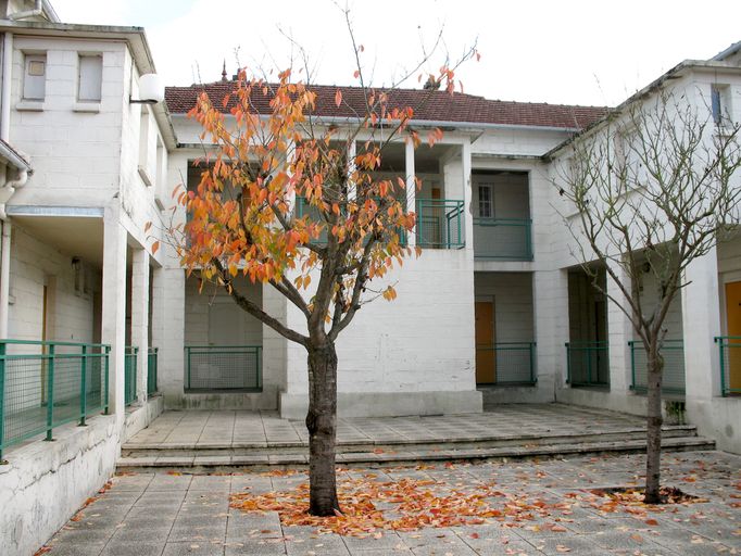 Ancien foyer logement des ouvriers célibataires des établissements Kuhlmann à Villers-Saint-Paul