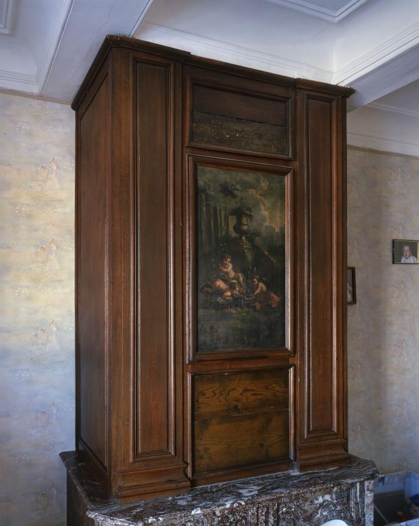 Ensemble des tableaux décoratifs de la chambre : trumeau de cheminée et 2 dessus-de-porte