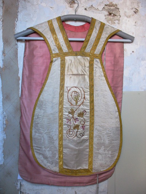 Chasuble (ornement blanc, No 4)