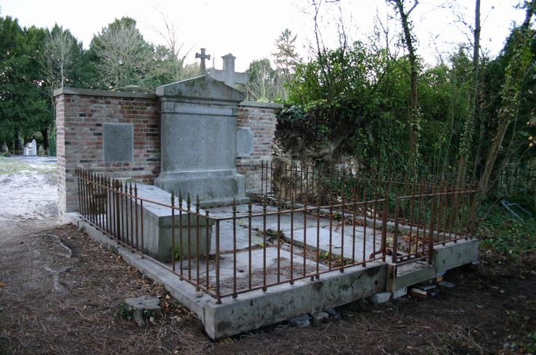 Enclos funéraire de la famille de René Goblet, ancien maire d'Amiens [Goblet-Courejolles et Conté-Goblet]