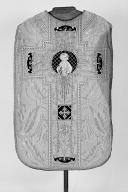 Chasuble, deux dalmatiques, étole, trois manipules, voile huméral, bourse de corporal, voile de calice (ornement doré) : saint Pierre.