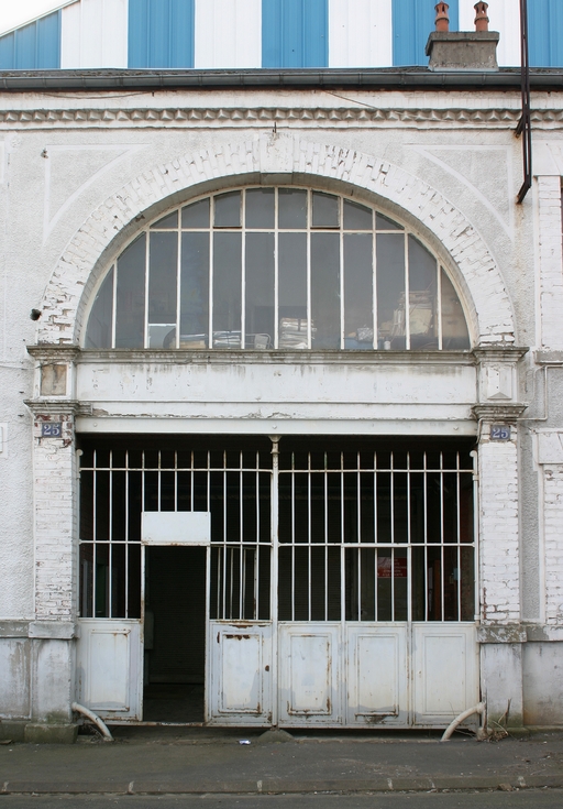 Ancienne usine de chaudronnerie et de construction métallique Bourleaux Fils, puis Construction Industrielle et Travaux en Fer de Saint-Quentin, usine de matériel d'équipement industriel Burton'Steel