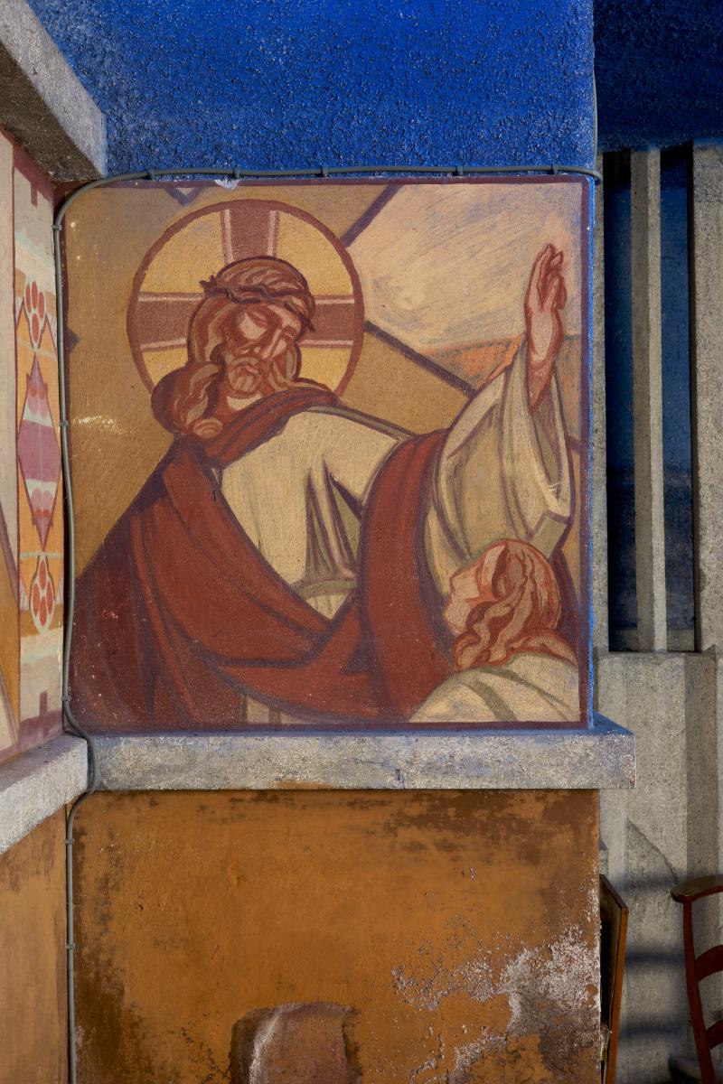 Chemin de croix et peintures monumentales : le Saint-Sacrement adoré par deux anges