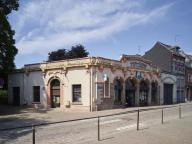 Deux anciens corps de garde, actuellement office du tourisme et centre des impôts