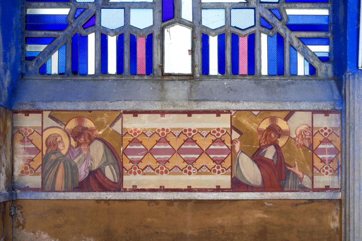 Chemin de croix et peintures monumentales : le Saint-Sacrement adoré par deux anges