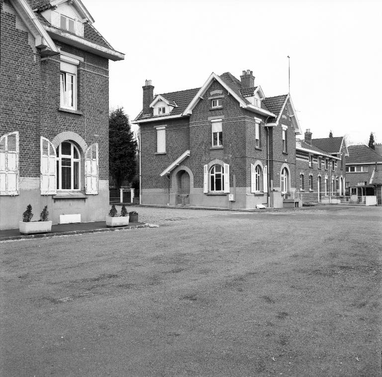 Ancien asile d'aliénés, puis hôpital psychiatrique, puis centre hospitalier spécialisé (CHS), dit établissement public de santé mentale des Flandres