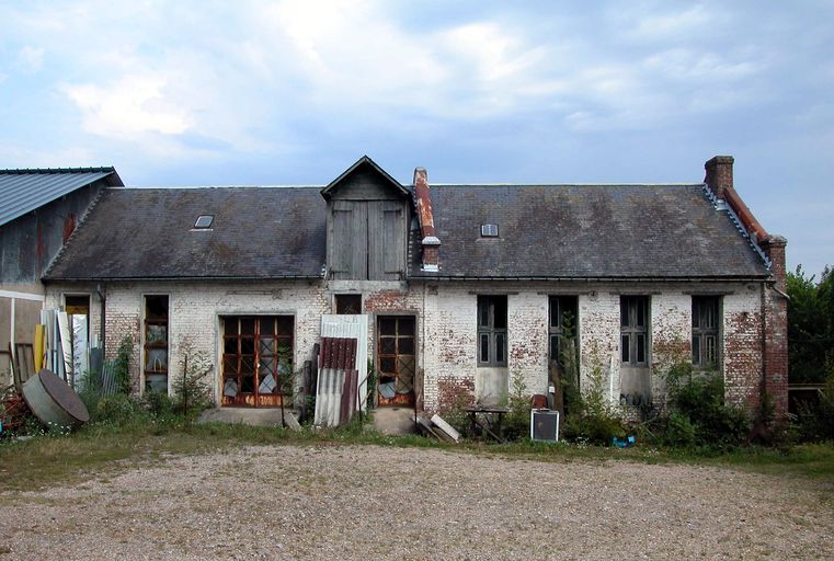 Ancien moulin à huile, puis moulin à farine Renet, devenu fromagerie industrielle Ancel, puis usine textile