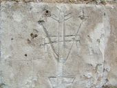 Symbole funéraire (?) gravé sur le mur nord de la nef, 18e siècle (?).