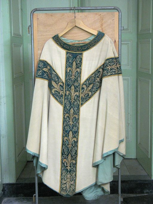 Ornements : Ensemble des vêtements liturgiques du 20e siècle