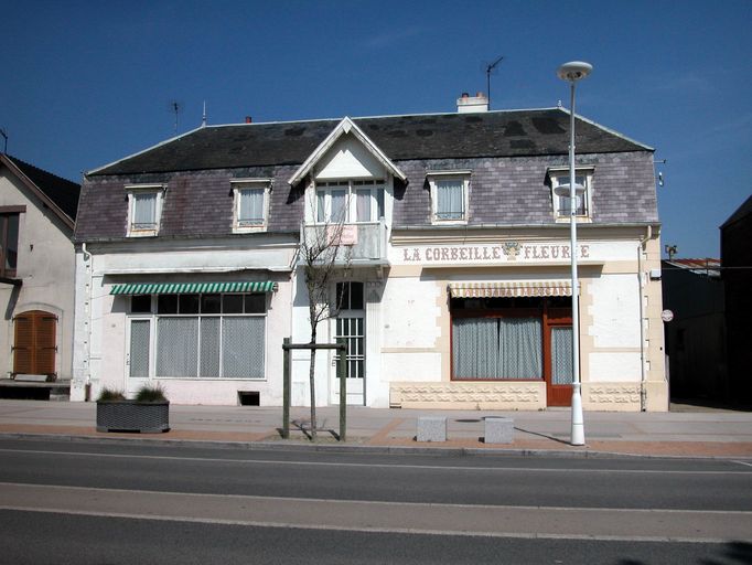 Maison, dite La Corbeille Fleurie, actuellement maison avec partie commerciale au rez-de-chaussée