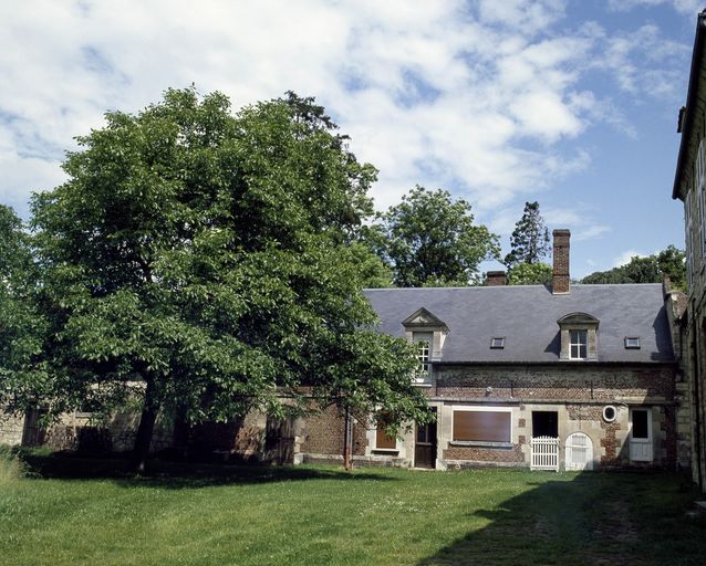 Ancienne ferme, dite Maison Bourdon, féculerie puis distillerie Bourdon, distillerie de Remy, puis usine d'engrais Moret et Cie