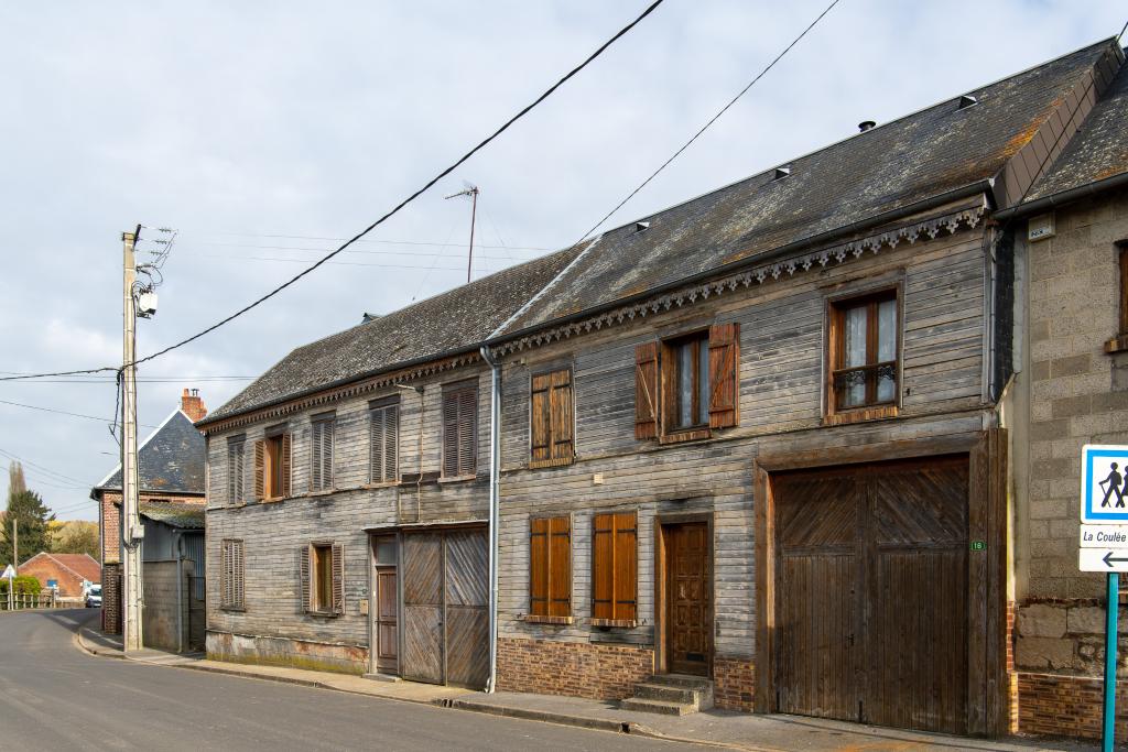 Deux anciens commerces (?), n°16-18 rue d'Amiens, vue depuis le sud-ouest.