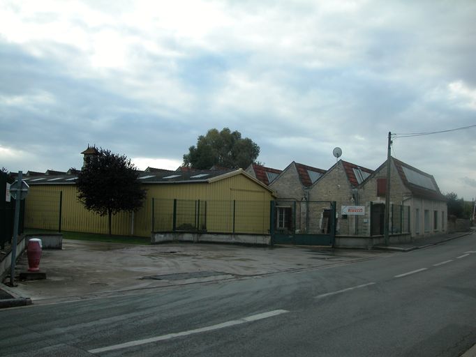 Usine de petit matériel électrique Pauthonnier, puis usine de chaussures Gellée, puis Cléo, puis câblerie Pirelli Energie Cables et Systèmes