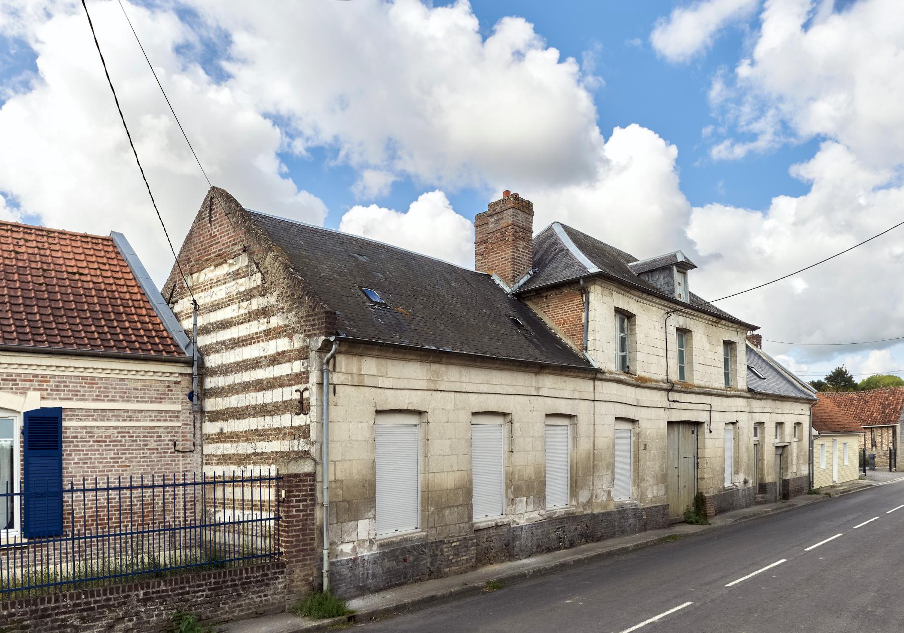 Ancien presbytère et école primaire des filles, aujourd'hui salle des fêtes