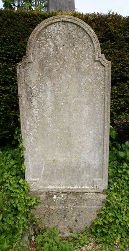 Tombeau (stèle funéraire) de la famille Guidé (ancien enclos funéraire)
