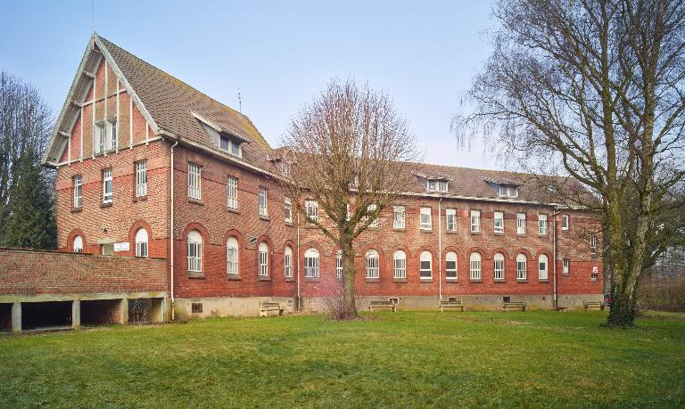 Ancien asile d'aliénés, puis hôpital psychiatrique, puis centre hospitalier spécialisé (CHS), dit établissement public de santé mentale des Flandres