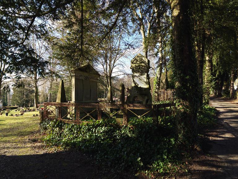 Les enclos funéraires du cimetière de la Madeleine