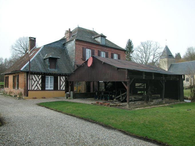 Ancien moulin à blé, dit Moulin d'En-Bas ou de l'Eglise, devenu usine de polissage de verres optiques Derogy, puis scierie Thiébaut