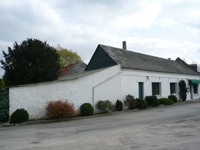 ancienne ferme et café à Favières, dit Café de la Place et Epicerie Gabert-Dezérable (restaurant La Clef des Champs)