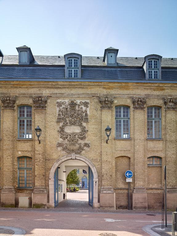 Ancien hôpital général de Saint-omer, dit hôpital général Saint-Louis, puis hospice Saint-Louis (actuellement centre administratif et hôtel de ville)