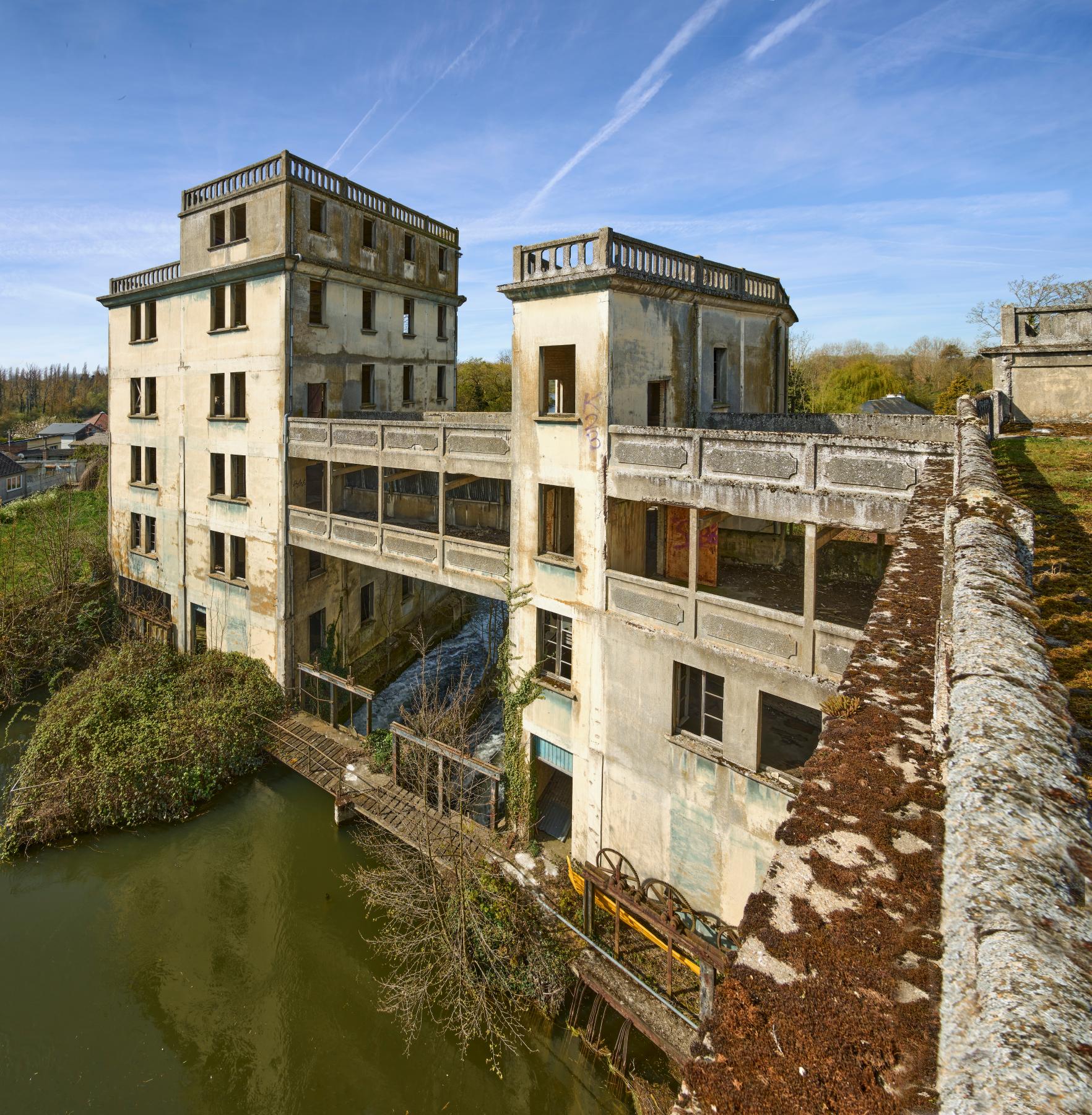 Anciens moulins de la porte de Paris, puis minoterie dite Moulins Damay, puis Grands Moulins de Péronne (détruit)