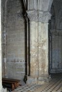 Vue intérieure du déambulatoire, pilier du côté nord.