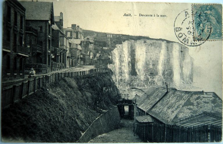 Le front de mer du Bourg d'Ault, carte postale, 1er quart 20e siècle (coll. part.).