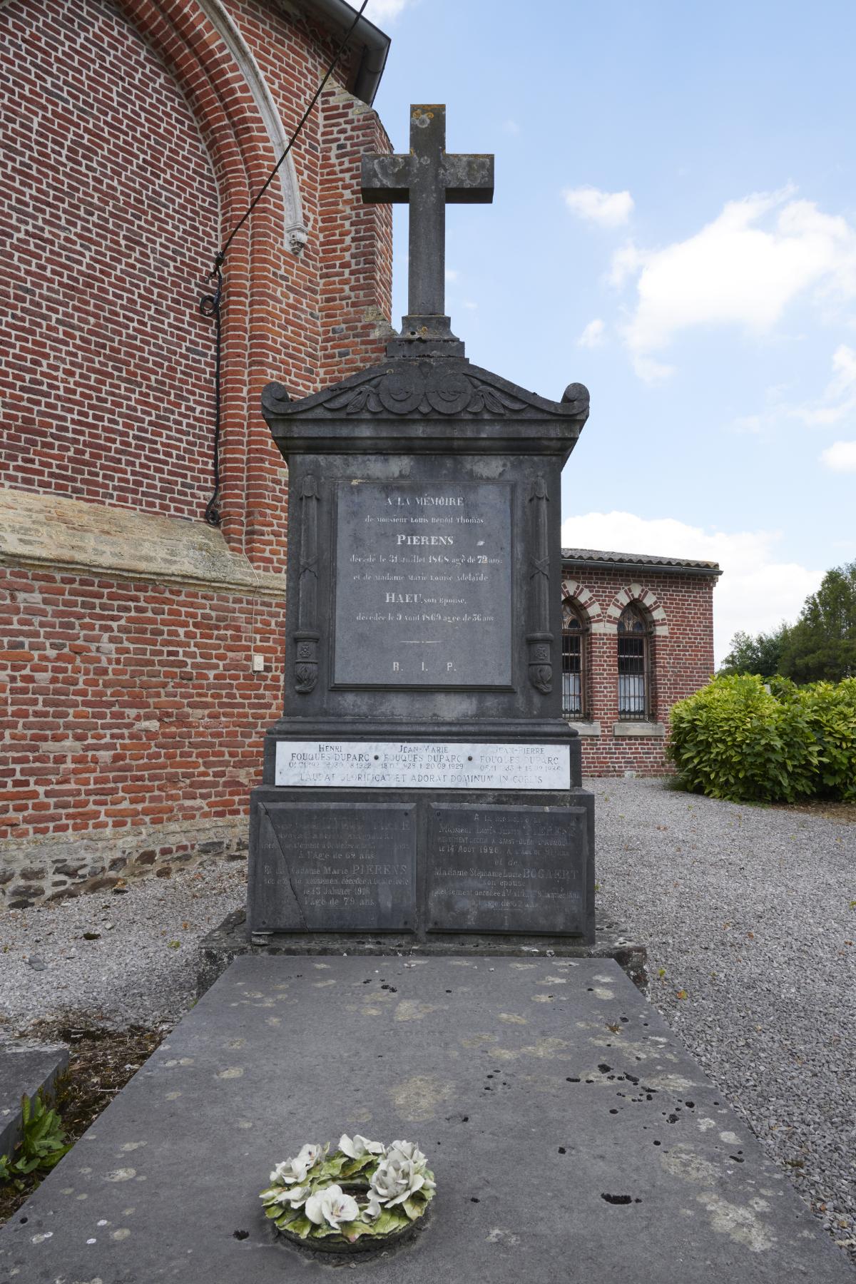 Ancien cimetière paroissial, actuellement cimetière communal d'Ochtezeele