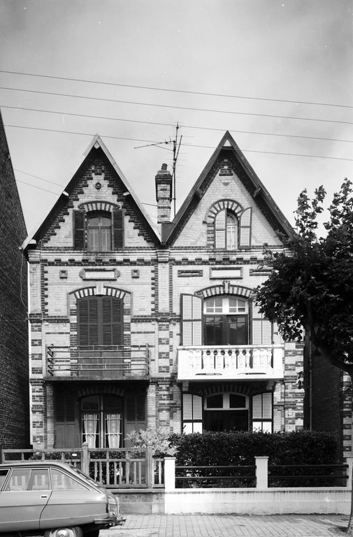 Ensemble de deux maisons à deux unités d'habitation, dites chalets Pierrot et Colombine, Arlequin et Pierrette