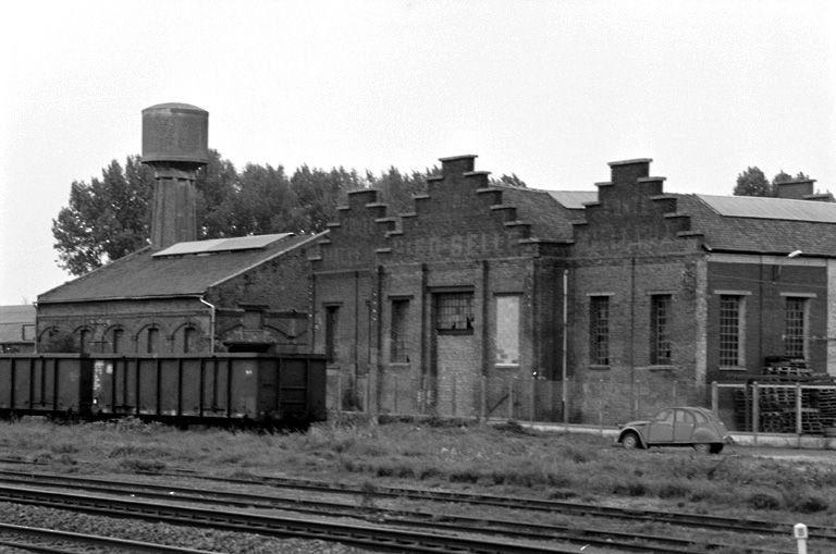 Ancienne cidrerie de SA de la distillerie de Nesle, devenue fonderie des usines du Pied Selle, puis usine Bordelaise et Picarde d'engrais, puis entrepôt Ferinox