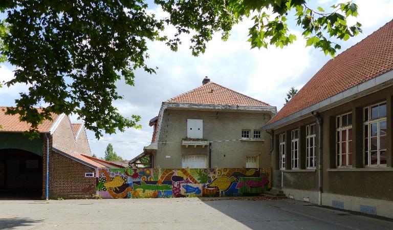 Ancienne école de garçons de Villers-Bretonneux (actuelle école primaire Victoria et musée franco-australien).