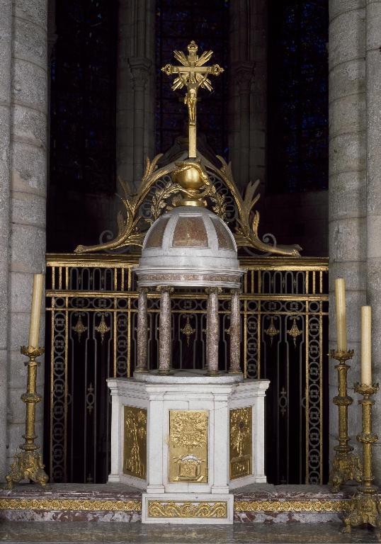 Tabernacle architecturé et exposition du maître-autel