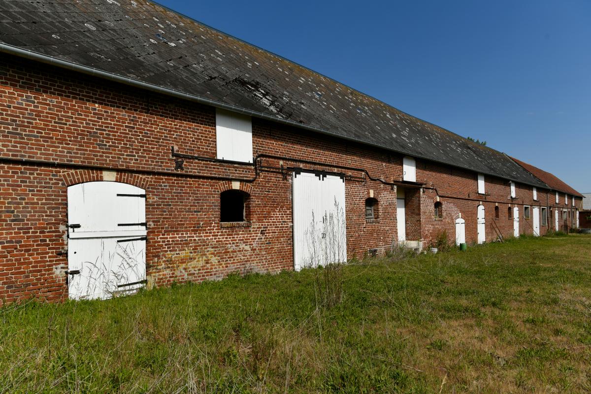 Ancienne grange cistercienne de Troussures, puis ferme, aujourd'hui demeure