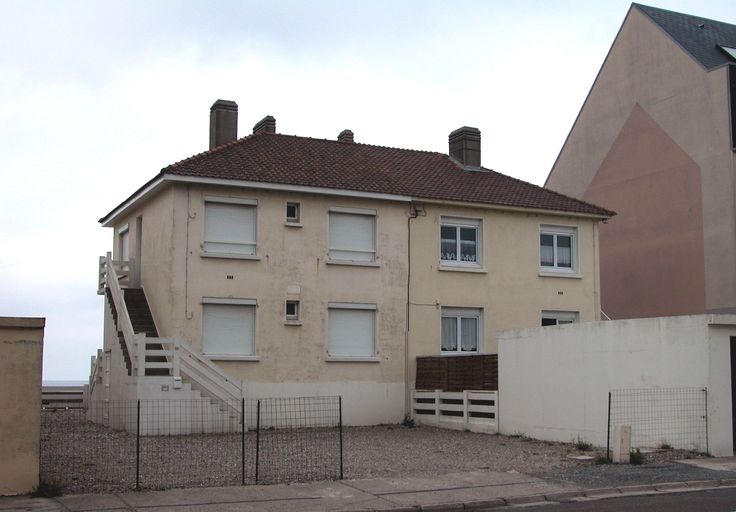 Maison à plusieurs logements accolés et superposés