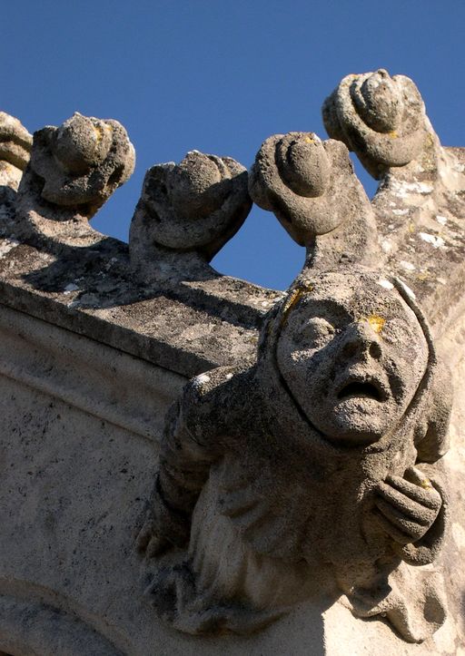 Tombeau (stèle funéraire) des familles Dault-Demoyencourt, Guilbert-Dault et Dault-Tassencourt