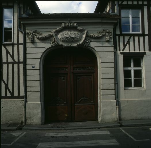 Ancienne usine de passementerie Gaitas, puis teinturerie Leclerc, puis usine de fibres artificielles et synthétiques Société Française des Crins Artificiels, puis usine de la Viscose, puis usine Spontex