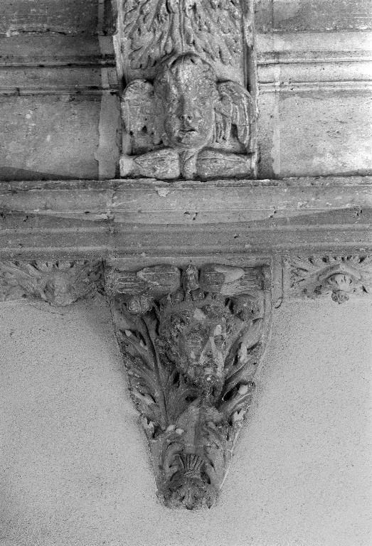 Décor du passage d'entrée (seize pilastres, vingt-quatre consoles d'architecture, voûte en berceau)