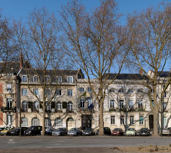 Ancien hôtel Picard-Deflesselle, puis agence du Crédit Agricole, actuel hôtel de Région