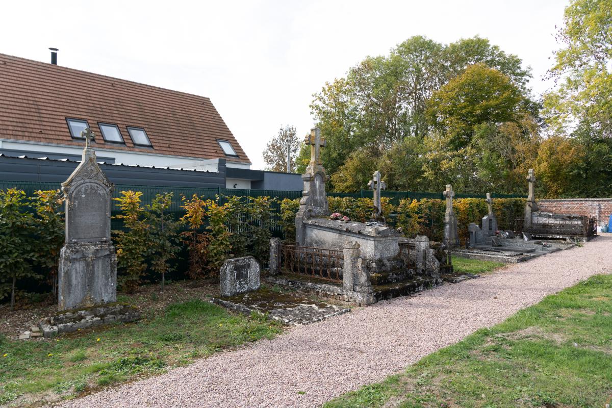 Cimetière communal du Quesnel-Aubry