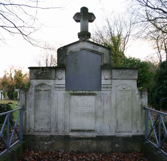 Tombeau (stèle funéraire) de la famille d'Auguste Janvier
