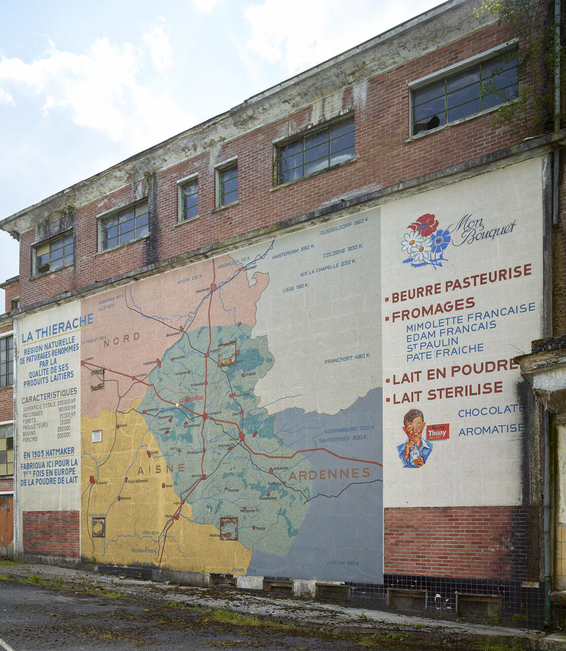 Mosaïque murale (décor d'élévation extérieure) de la beurrerie coopérative agricole de la Thiérache