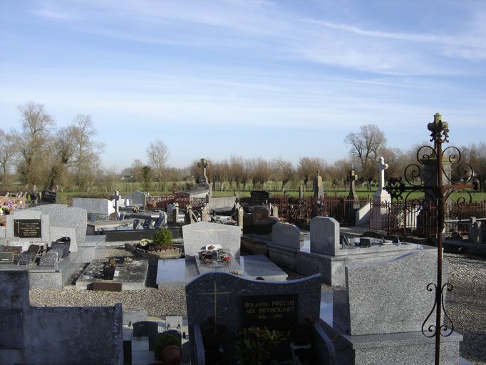 Eglise paroissiale Saint-Jean-Baptiste de Favières et son cimetière