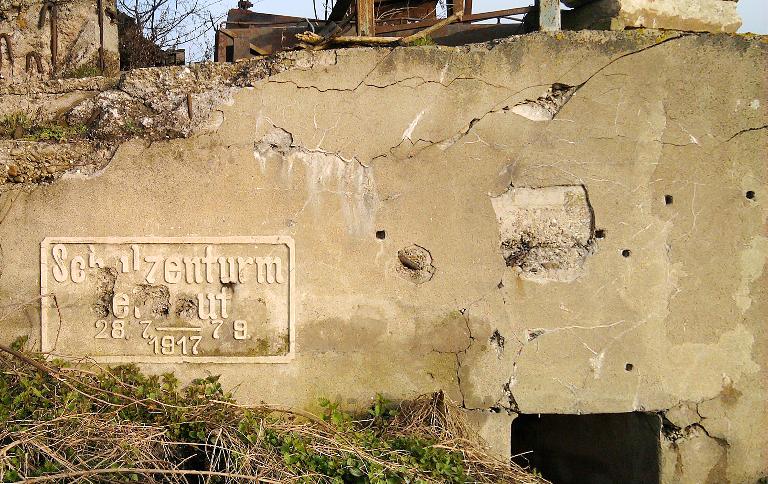 Quartier général de division d'artillerie (casemate de commandement), dit Amberg 1, puis Somerset Farm, puis 173