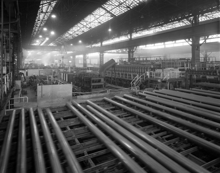 Usine métallurgique Pierre-Joseph Urbain, puis Société Métallurgique Montbard Aulnoye, puis S.A. Louvroil Recquignies, puis L.M.A. (Louvroil Montbard Aulnoye), actuellement Vallourec & Mannesmann Tubes