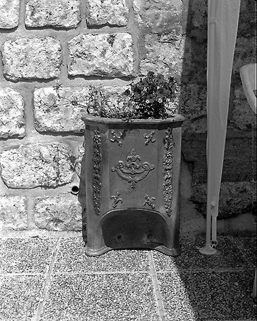 Fontaine à eau potable (fontaine-réservoir filtrante)