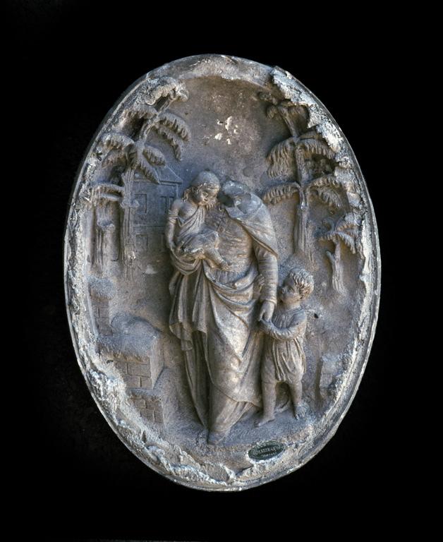 Bas-relief : Saint Vincent de Paul et deux enfants